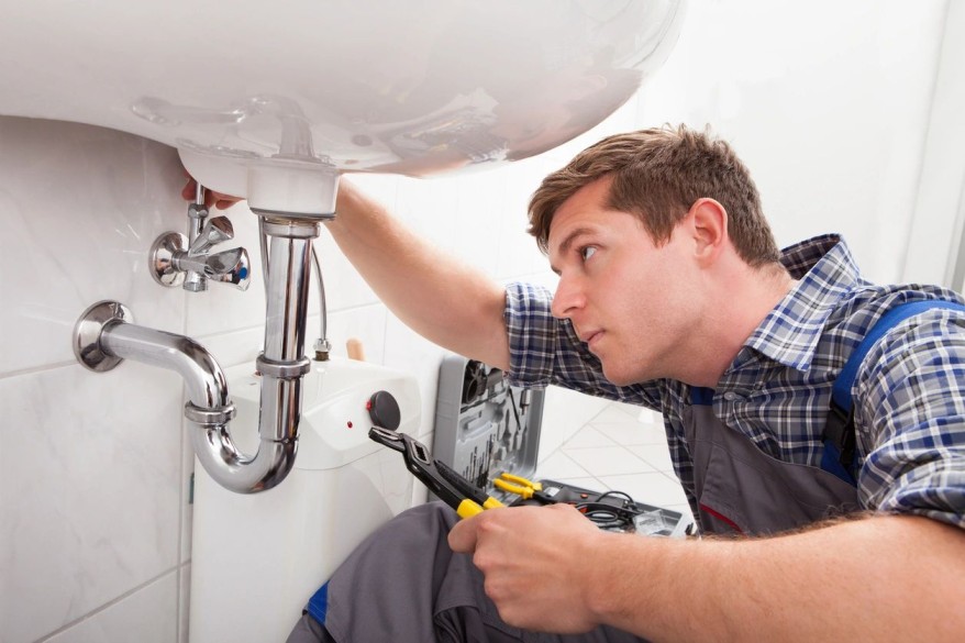 Common Plumbing Emergencies and How to Handle Them